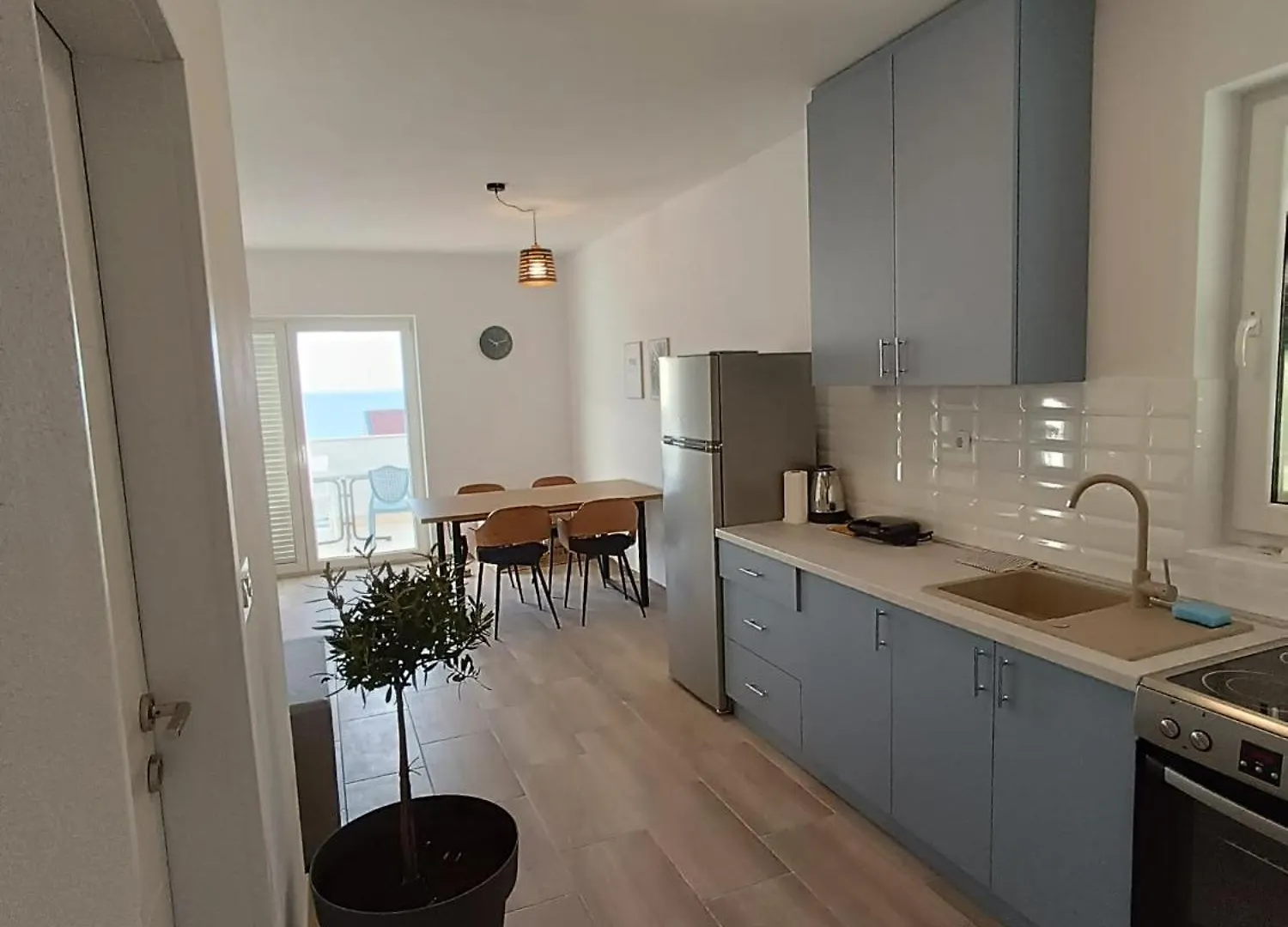 Apartments Matosevic-Pag باغ
