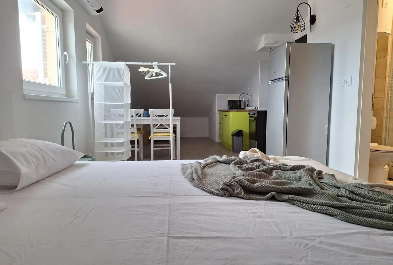 Apartments Matosevic-Pag باغ
