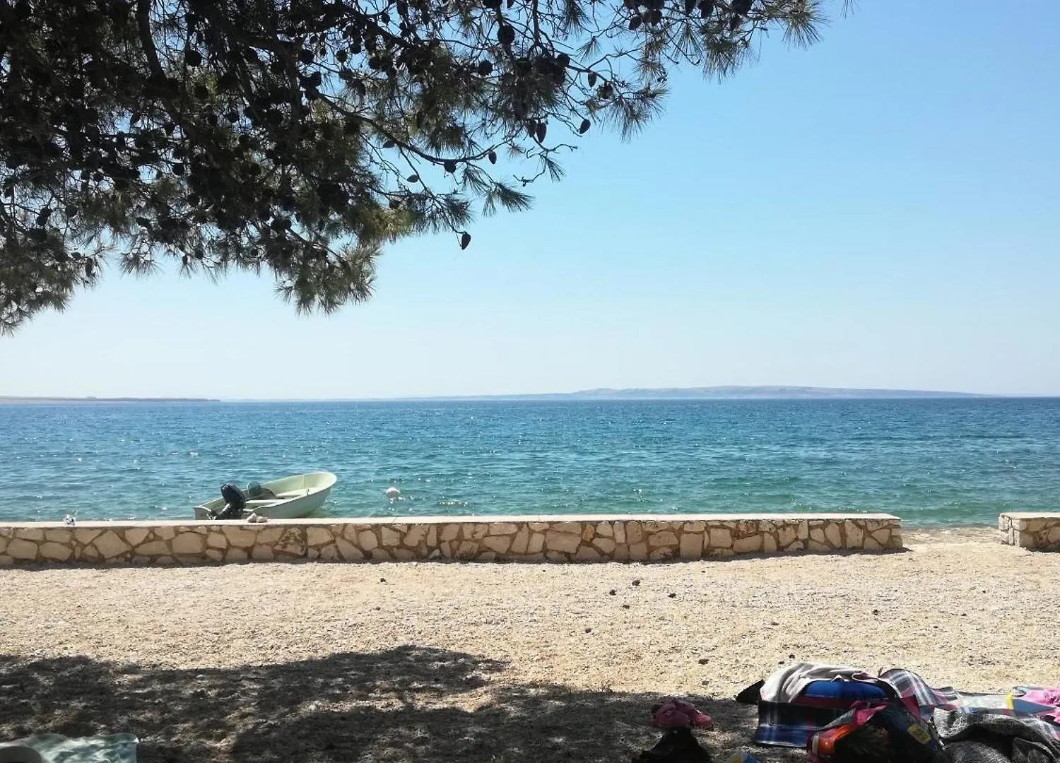 Apartments Matosevic-Pag باغ