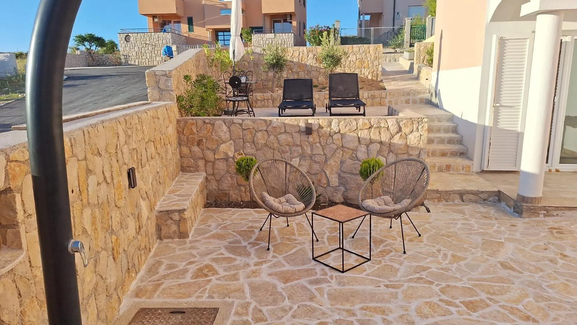 Apartments Matosevic-Pag باغ